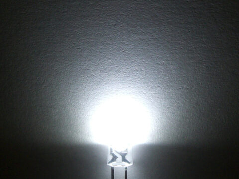 ∅4.8白色100°60mW LED 透明鍔無直脚 x19-29,y21-28,4.2cd,3.4V@20mA 10個パック
