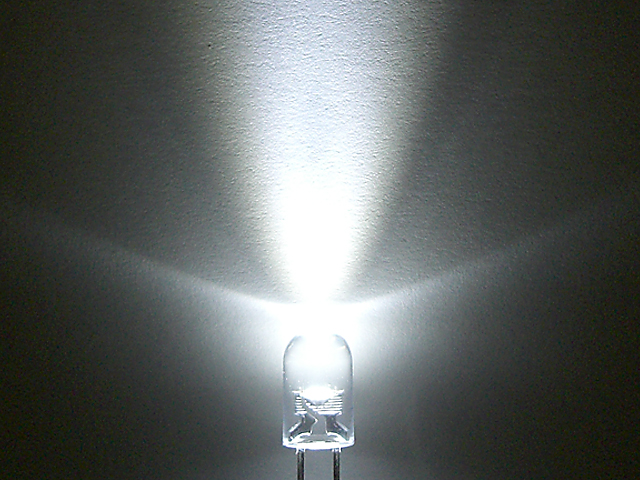 ∅5.0白色15°60mW LED 透明鍔無直脚 x19-29,y21-28,25cd,3.4V@20mA 10個パック